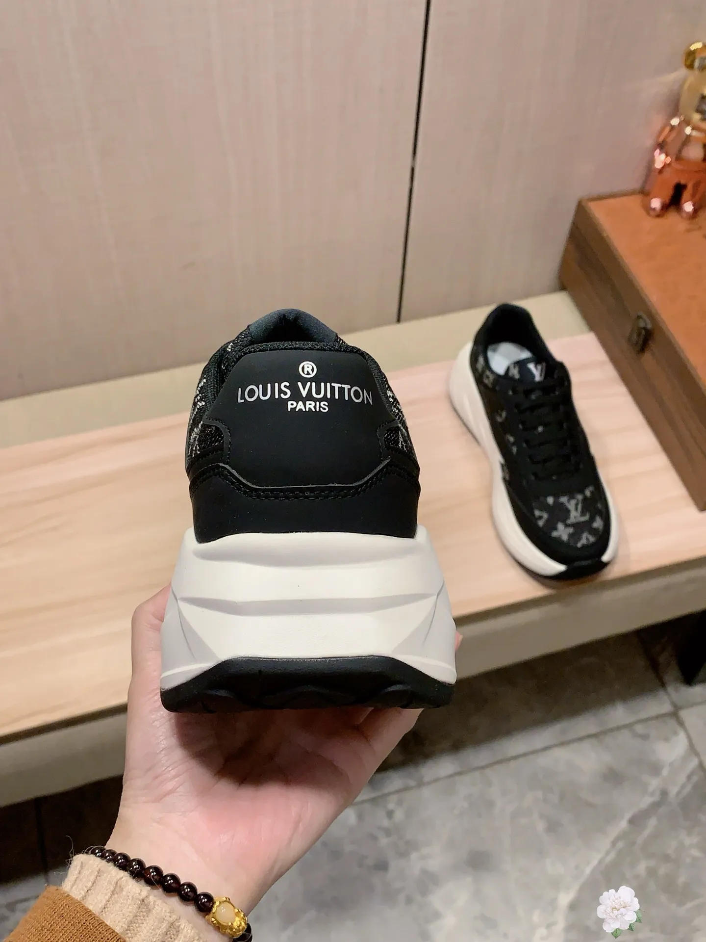 Men's Men's Shoes 💰460💰💰🎩🎩[Lightning][Lightning] "Lv*" The latest and most popular casual shoes, top brands [Seduce] Luxury ~ Purchasing Agency, Top ~ Quality. [Strong] The upper is made of imported breathable cowhide with material ➕ breathable sheepskin feet (•) and fine workmanship. The original stylish and stylish soft rubber wear-resistant and non-slip outsole is light and comfortable on the feet. The real thing looks better when photographed. 305: code: 38-44, 2️⃣ colors selected